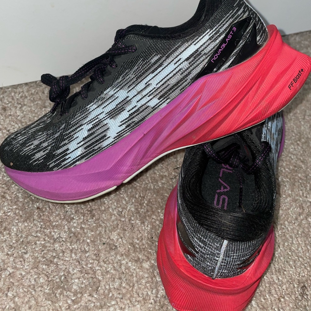 ASICS Novablast 3